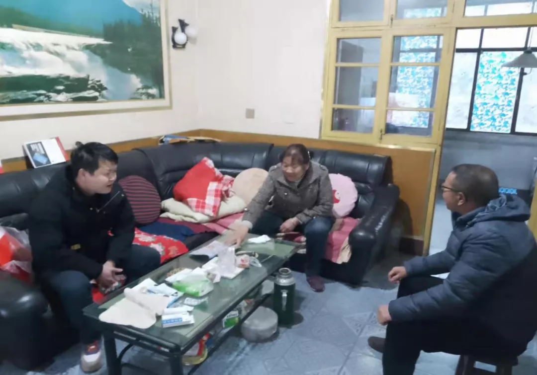 涼山州新華書店有限責任公司各縣(市)分公司開(kāi)展春節前慰問活動(圖6) d6.png