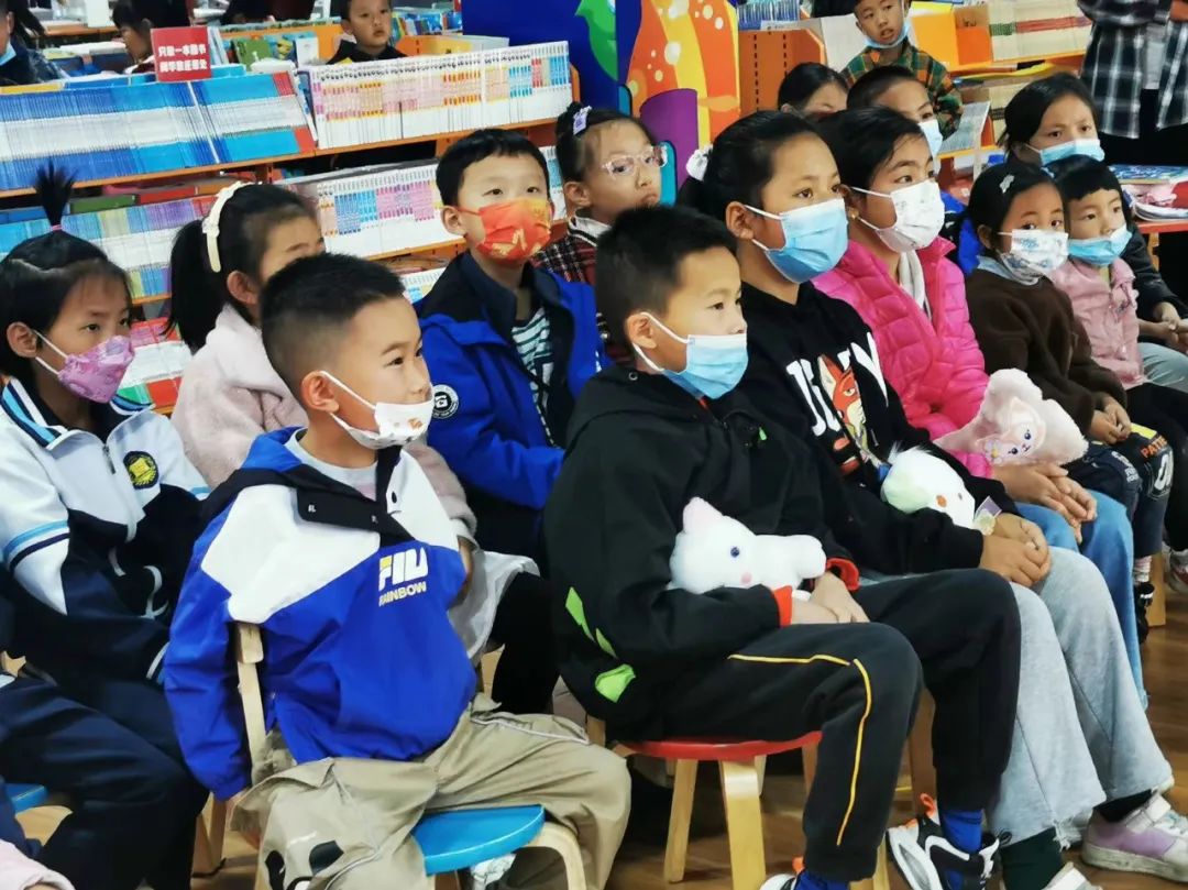 “公益讀書會”讓孩子們愛上閱讀(圖1) 1.jpg