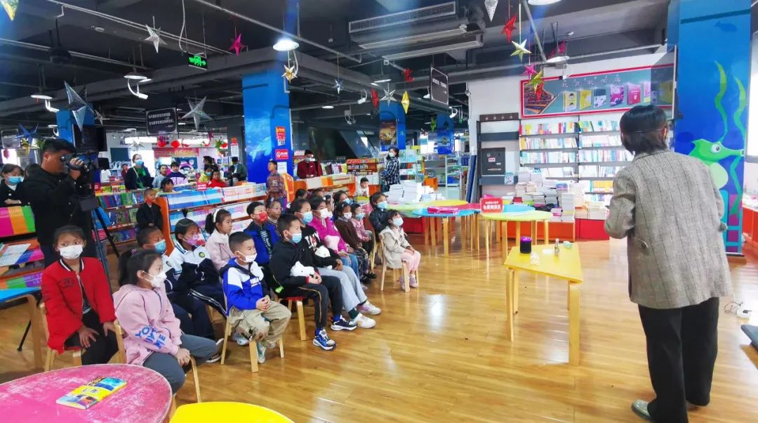 “公益讀書會”讓孩子們愛上閱讀(圖4) 4.jpg